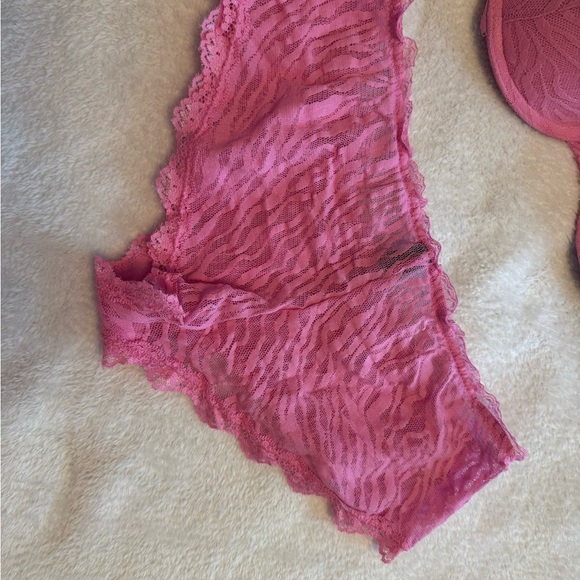 Smart & Sexy Pink Lace Bra & Panty Set 💕 - Picture 3 of 6